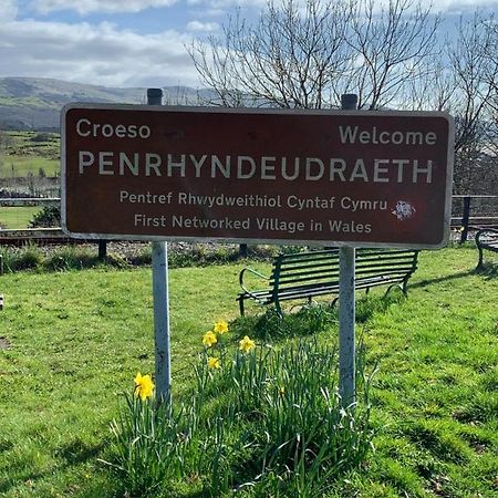 Snowdonia Rock Cottage - Cosy And Pet Friendly Пенриндеудрает Экстерьер фото